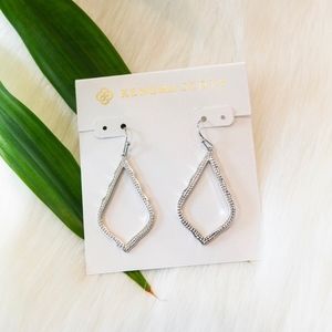 KENDRA SCOTT Sophia Drop Earrings In Silver